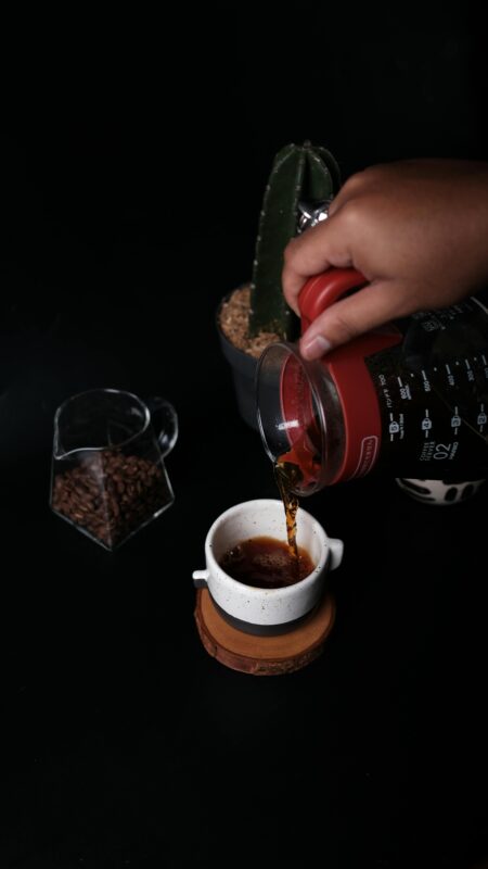Thưởng thức cà phê Ethiopia tại DIKEDO Coffee với hương thơm tự nhiên, vị cà phê tinh tế và phong cách pha chế hiện đại.
