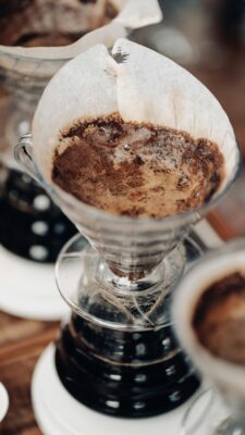 Văn Hóa Cà Phê Pháp – Thanh Lịch Và Lãng Mạn trong quán cafe ngoài trời tại Pháp