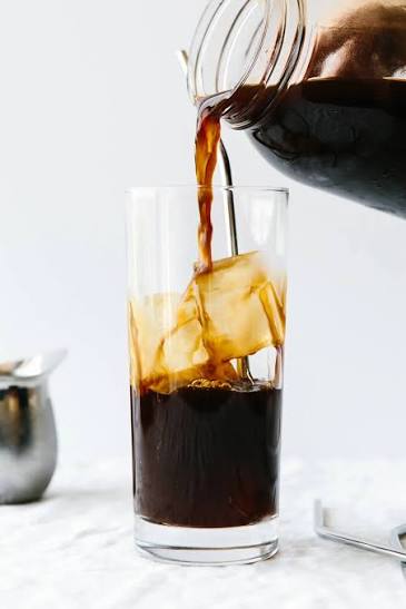 Lợi ích uống Cold Brew với hương vị êm dịu, ít axit, giàu caffeine tự nhiên, phù hợp cho người yêu cà phê và lối sống lành mạnh.
